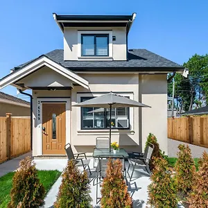  Villa Three Bedrooms New Laneway House Near Public Transit Canada